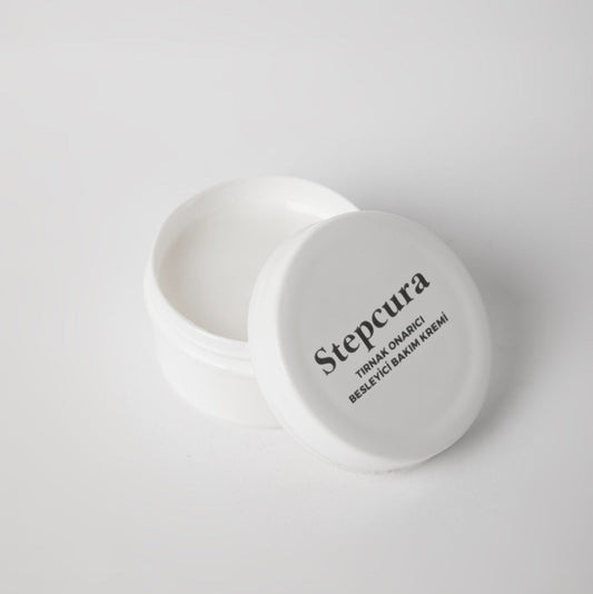 Stepcura Tırnak Yüzeyi Onarıcı ve Besleyici Bakım Kremi (30ml)