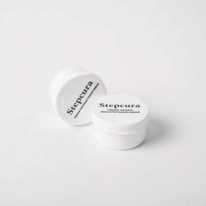 Stepcura Tırnak Yüzeyi Onarıcı ve Besleyici Bakım Kremi (30ml)
